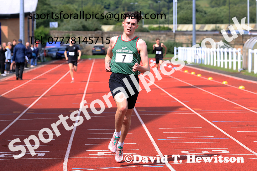 Boys 400 metres, 2025 Northumberland Schools Track and Fields, Wentworth, Hexham. Photo: David T. Hewitson/Sports for All Pics